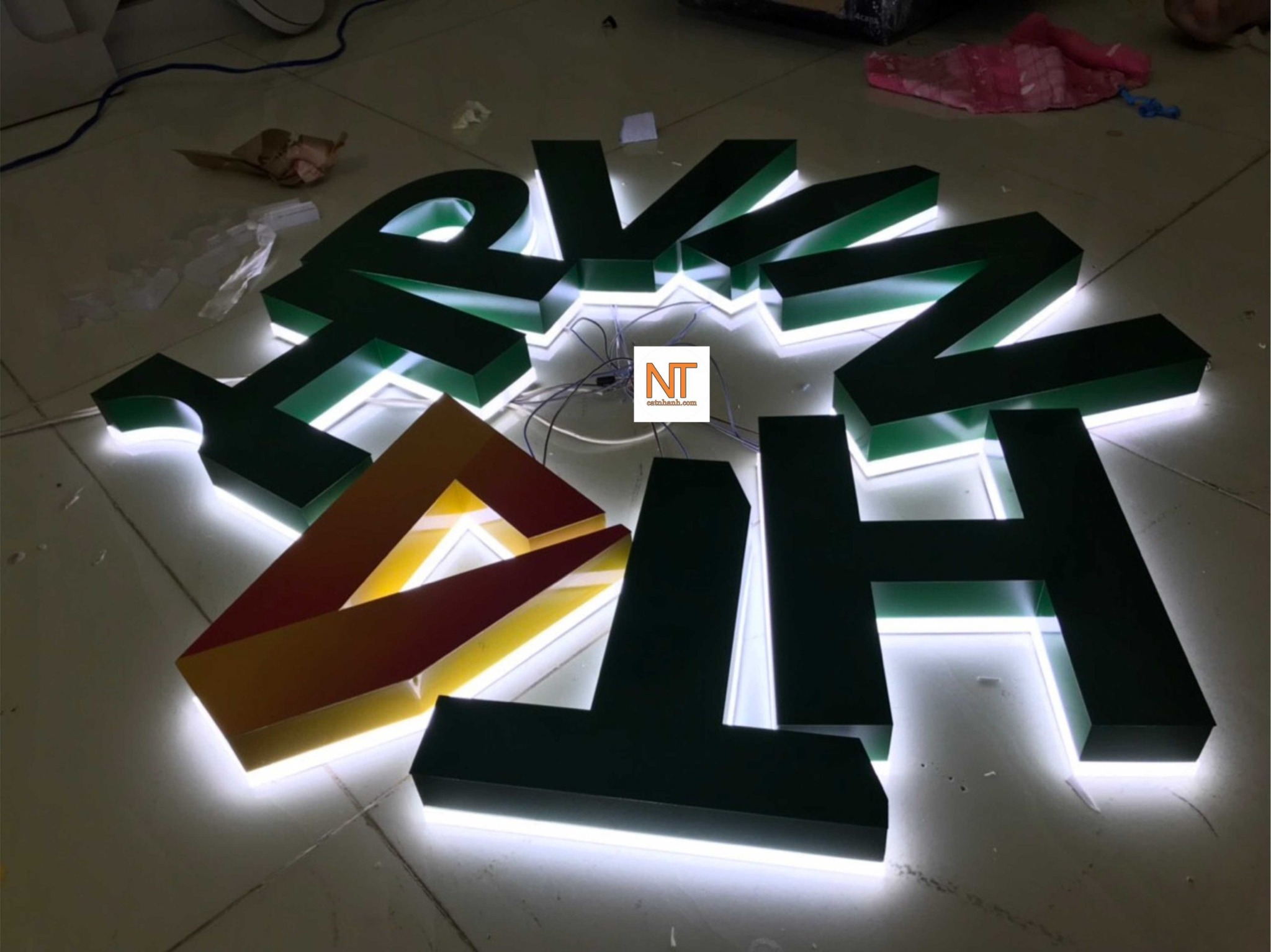 Chữ nổi mica đèn LED hắt sáng